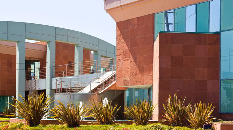 modern-building-exterior-000021575002_Large.jpg